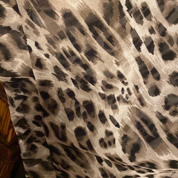 Animal pattern cover up with fringes- one size - Picture 5 of 10